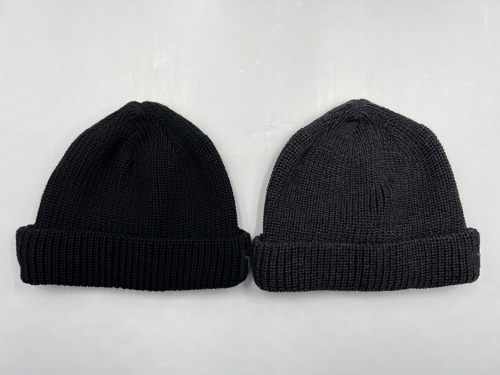 Humanely raised mulesing-free finest merino wool beanie from for-legends.com by Caduff, soft, breathable, and perfect for cold winter days. / Mulesing-freie Beanie aus humanely raised feinster Merinowolle von for-legends.com by Caduff, weich, atmungsaktiv und ideal für kalte Wintertage.