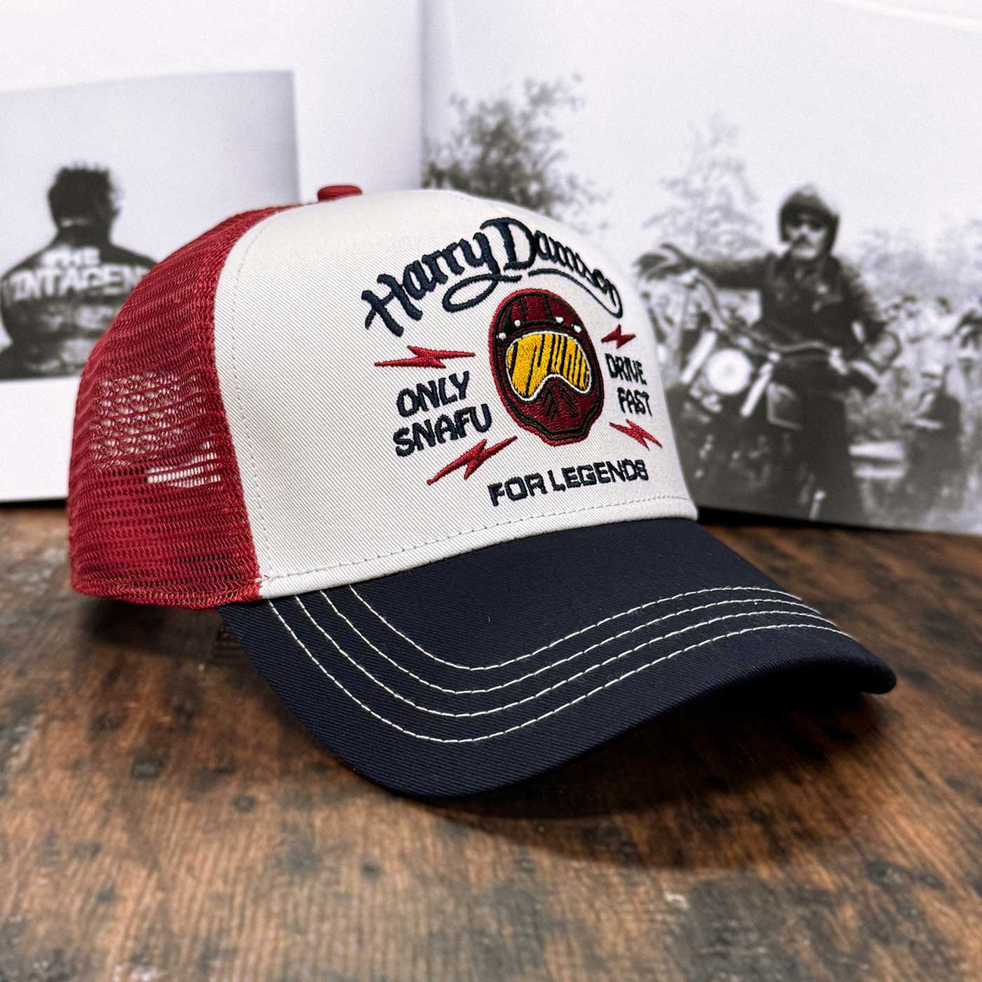 Burgunderfarbene Trucker Cap aus limitierter Sammleredition, For Legends x Harry Damson