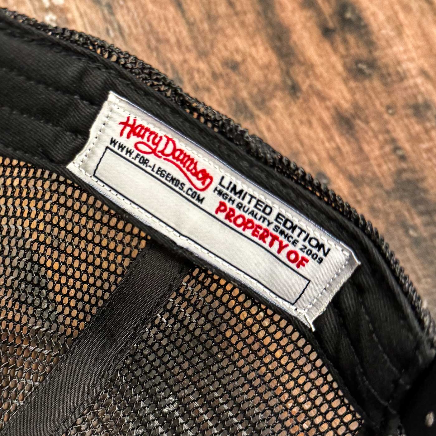Schwarze Trucker Cap aus limitierter Sammleredition, For Legends x Harry Damson